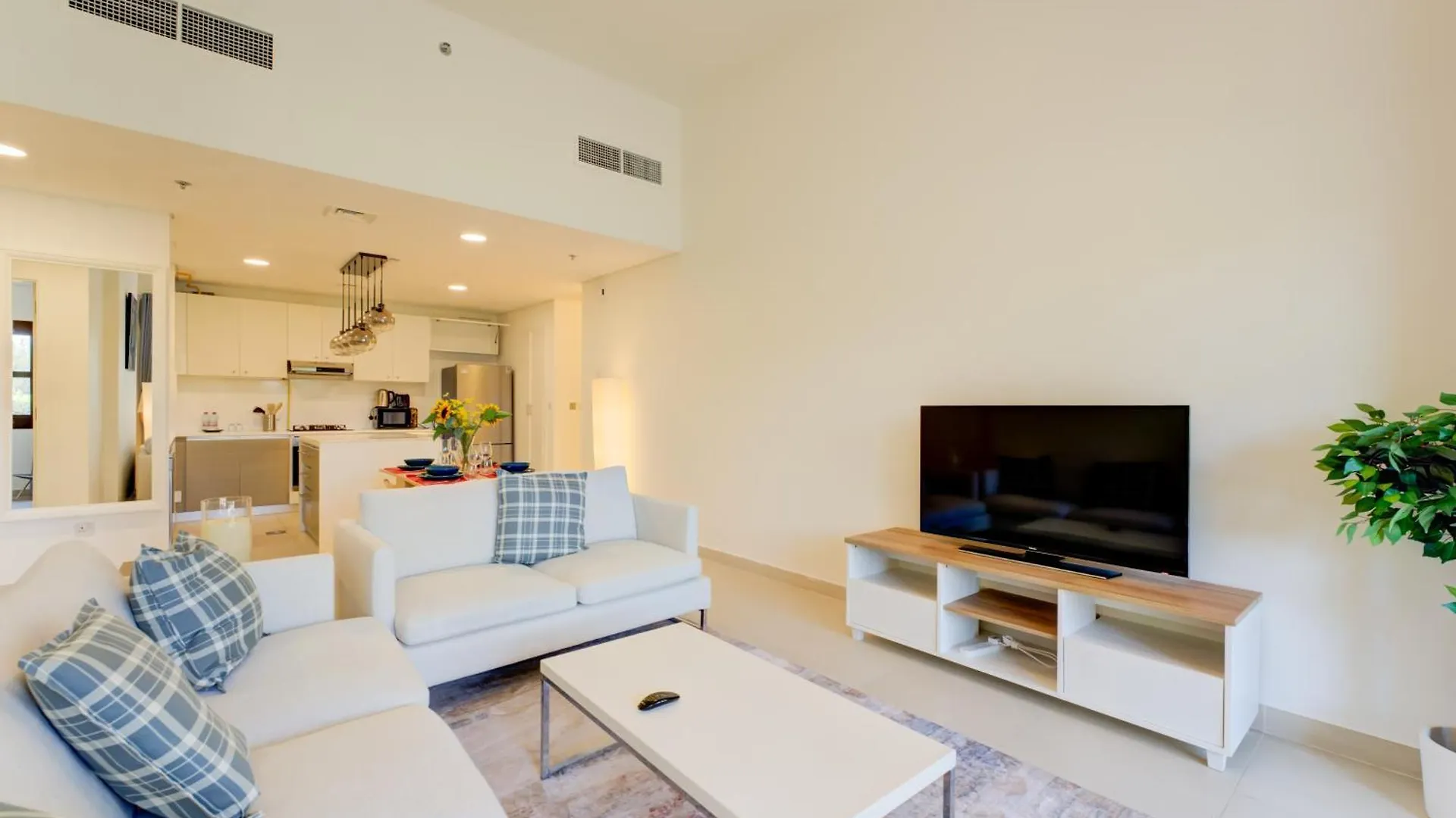 Apartment Serene 2-Bed Haven In Jumeirah Golf Estates Dubai